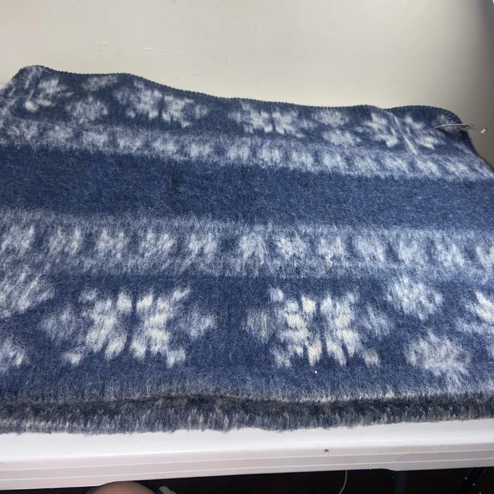 Winona Knits Wool & Acrylic Snowflake Blanket Throw Navy White USA  62